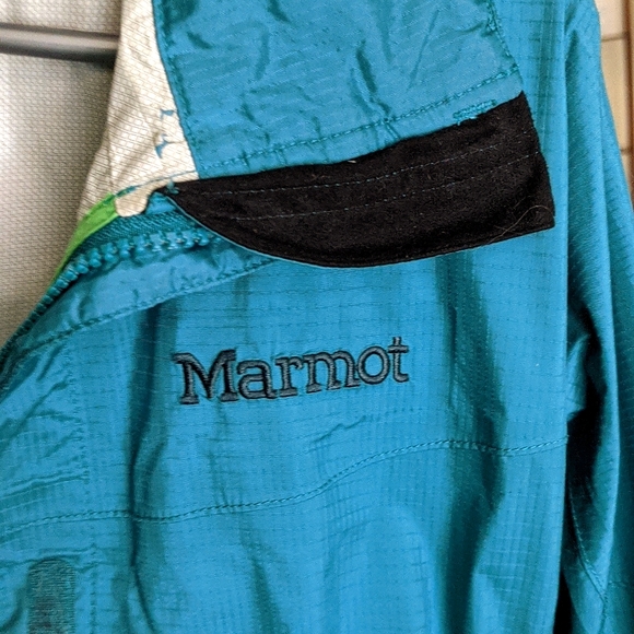 Marmot women's XS green rain shell - Picture 5 of 5